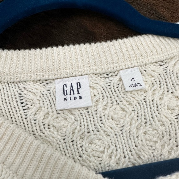 GAP! Cream color, and runs  a little big - Picture 3 of 3